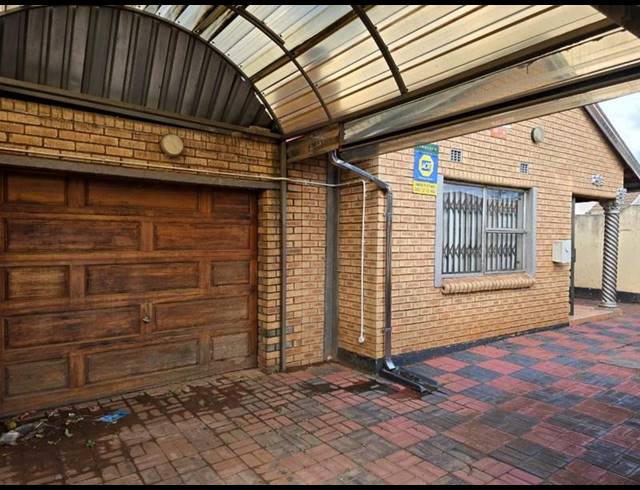 3 BEDROOM HOUSE FOR SALE IN PROTEA GLEN